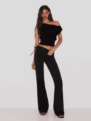 Bershka Spodnie O Kroju Flare Z Niskim Stanem Kobieta Czarny