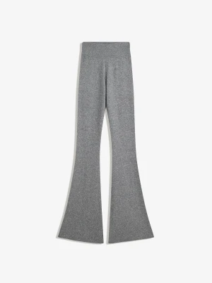 Bershka Spodnie O Kroju Flare Ze Ściągaczem Typu Rib W Pasie Kobieta Szary