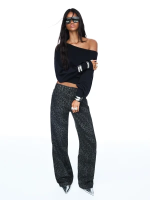 Bershka Spodnie O Kroju Straight Z Ćwiekami I Zwierzęcym Nadrukiem Kobieta Ciemnoszary