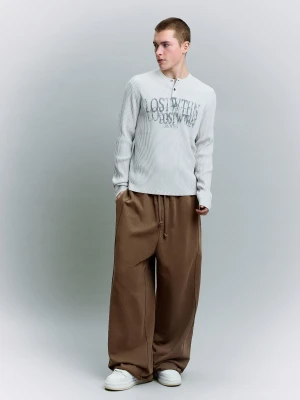 Bershka Spodnie O Kroju Super Baggy Mężczyzna Brązowy
