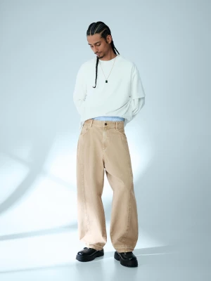 Bershka Spodnie O Kroju Super Baggy Mężczyzna Piaskowy