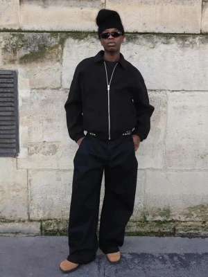 Bershka Spodnie O Kroju Super Baggy Tailoring Mężczyzna Czarny