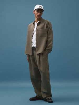 Bershka Spodnie O Kroju Super Baggy Tailoring Mężczyzna Khaki