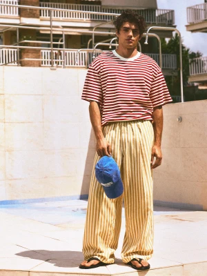Bershka Spodnie O Kroju Super Baggy W Stylu Piżamowym Mężczyzna Wielbłądzi