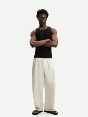 Bershka Spodnie O Kroju Super Baggy Z Deseniem W Paski Mężczyzna Kremowy