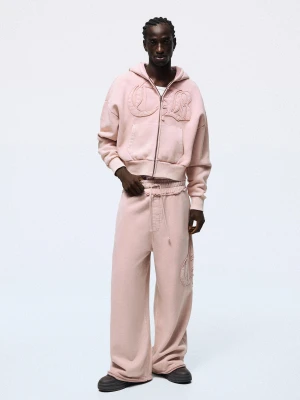 Bershka Spodnie O Kroju Super Baggy Z Efektem Sprania Mężczyzna Różowy