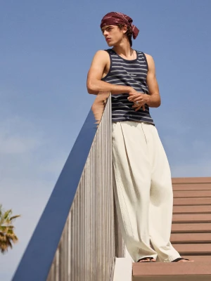 Bershka Spodnie O Kroju Super Baggy Z Lnem Mężczyzna Biały Złamany