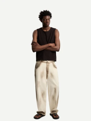 Bershka Spodnie O Kroju Super Baggy Z Nadrukiem Mężczyzna Beżowy