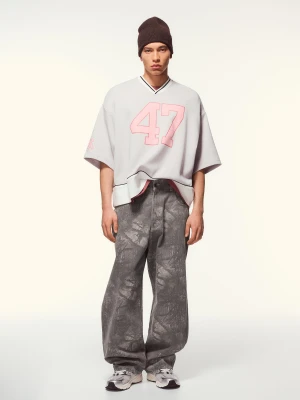 Bershka Spodnie O Kroju Super Baggy Z Nadrukiem Mężczyzna Ciemnoszary