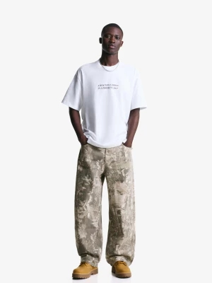 Bershka Spodnie O Kroju Super Baggy Z Nadrukiem Mężczyzna Wielokolorowy