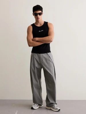 Bershka Spodnie O Kroju Super Baggy Z Podwójną Zaszewką Mężczyzna Szary