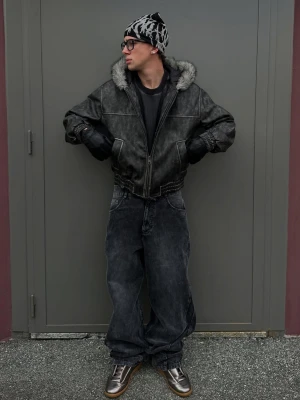 Bershka Spodnie O Kroju Super Baggy Z Sztruksu Mężczyzna Ciemnoszary