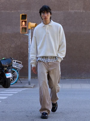 Bershka Spodnie O Kroju Super Baggy Z Sztruksu Mężczyzna Piaskowy
