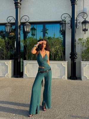 Bershka Spodnie O Kroju Wide Leg Kobieta Zielony