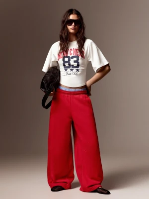 Bershka Spodnie Parachute Z Dzianiny Dresowej Kobieta Czerwony