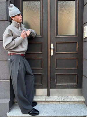 Bershka Spodnie Super Baggy W Prążki Mężczyzna Szary