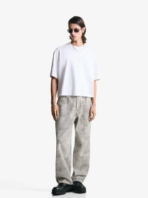 Bershka Spodnie Superbaggy Z Nadrukiem Mężczyzna Kremowy