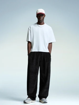 Bershka Spodnie Szenilowe O Kroju Super Baggy Mężczyzna Czarny