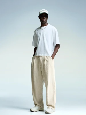 Bershka Spodnie Szenilowe O Kroju Super Baggy Mężczyzna Kremowy