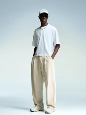 Bershka Spodnie Szenilowe O Kroju Super Baggy Mężczyzna Kremowy