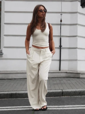 Bershka Spodnie Szerokie Z Dwuwarstwowej Tkaniny Kobieta Kremowy
