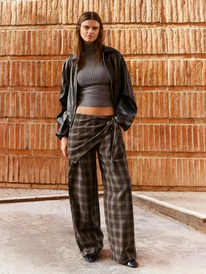 Bershka Spodnie Tailoring Z Apaszką Kobieta Brązowy