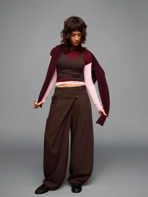 Bershka Spodnie Tailoring Z Krzyżowanym Pasem Kobieta Brązowy