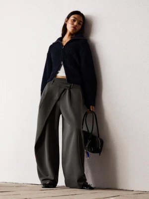Bershka Spodnie Tailoring Z Krzyżowanym Pasem Kobieta Ciemnoszary