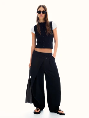 Bershka Spodnie Tailoring Z Krzyżowanym Pasem Kobieta Czarny