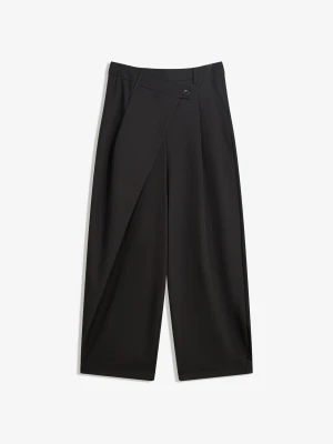 Bershka Spodnie Tailoring Z Krzyżowanym Pasem Kobieta Czarny