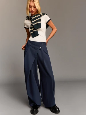 Bershka Spodnie Tailoring Z Krzyżowanym Pasem Kobieta Granatowy