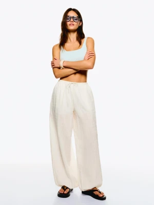 Bershka Spodnie Typu Szarawary Kobieta Kremowy
