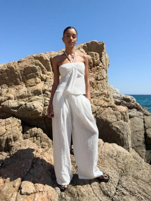 Bershka Spodnie Wide Leg W Rustykalnym Stylu Z Zakładkami Kobieta Biały
