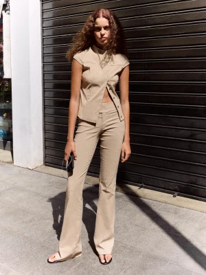 Bershka Spodnie Z Bengalin O Kroju Flare Kobieta Kremowy