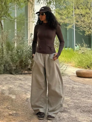 Bershka Spodnie Z Dzianiny Dresowej Kobieta Ciemnobeżowy