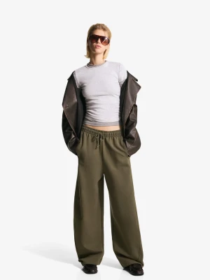 Bershka Spodnie Z Dzianiny Dresowej Kobieta Khaki