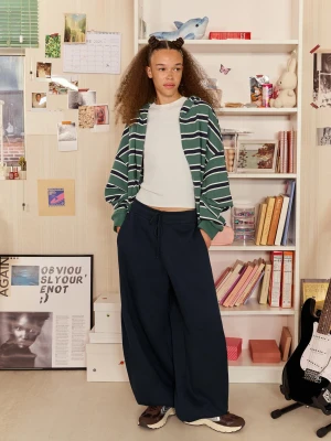 Bershka Spodnie Z Dzianiny Dresowej O Kroju Barrel Ze Stoperami Kobieta Granatowy