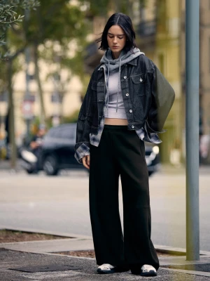 Bershka Spodnie Z Dzianiny Dresowej Typu Parachute Kobieta Granatowy