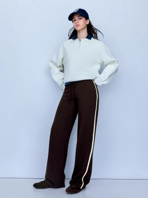 Bershka Spodnie Z Dzianiny Dresowej Z Lampasem Kobieta Brązowy
