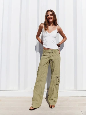Bershka Spodnie Z Kieszeniami Kobieta Khaki