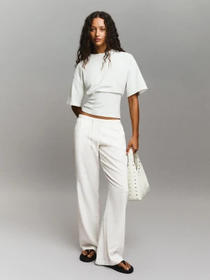 Bershka Spodnie Z Lnem I Gumką W Pasie Kobieta Biały Złamany