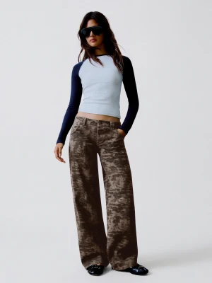 Bershka Spodnie Z Nadrukiem, Haftowaną Kieszenią I Ćwiekami Kobieta Brązowy