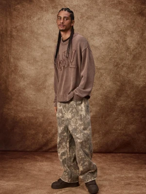 Bershka Spodnie Z Nadrukiem I Ćwiekami Mężczyzna Brązowy