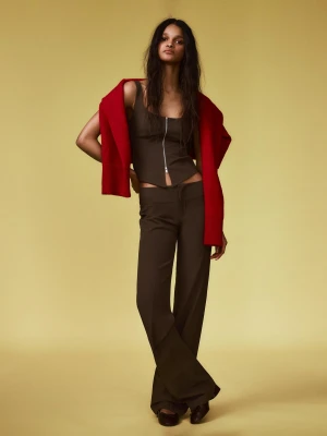 Bershka Spodnie Z Niskim Stanem I Paskiem Kobieta Brązowy