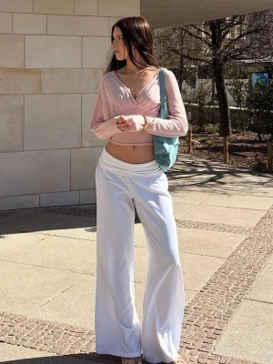 Bershka Spodnie Z Podwiniętym Pasem Kobieta Biały