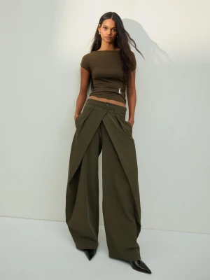 Bershka Spodnie Z Podwójnymi Zakładkami Kobieta Khaki