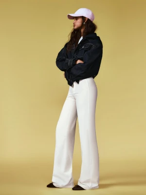 Bershka Spodnie Z Szerokimi Nogawkami Kobieta Biały