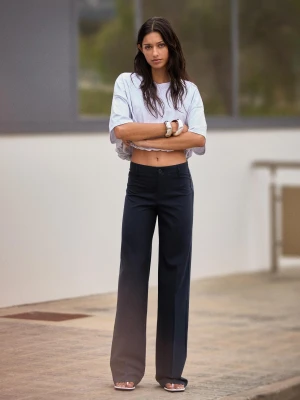 Bershka Spodnie Z Szerokimi Nogawkami Kobieta Granatowy