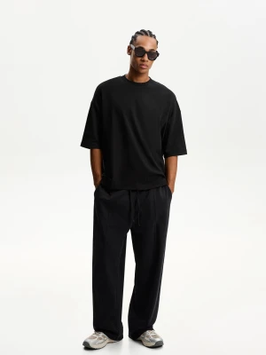 Bershka Spodnie Z Szerokimi Nogawkami Mężczyzna Czarny
