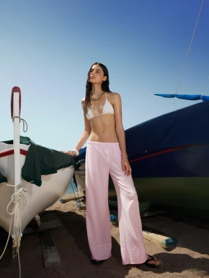 Bershka Spodnie Z Szerokimi Nogawkami O Fakturze Kobieta Różowy